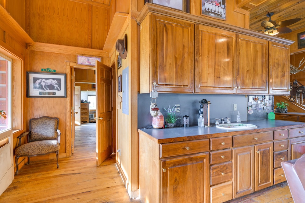 Salmon Vacation Rental w/ Mountain Views! view 5