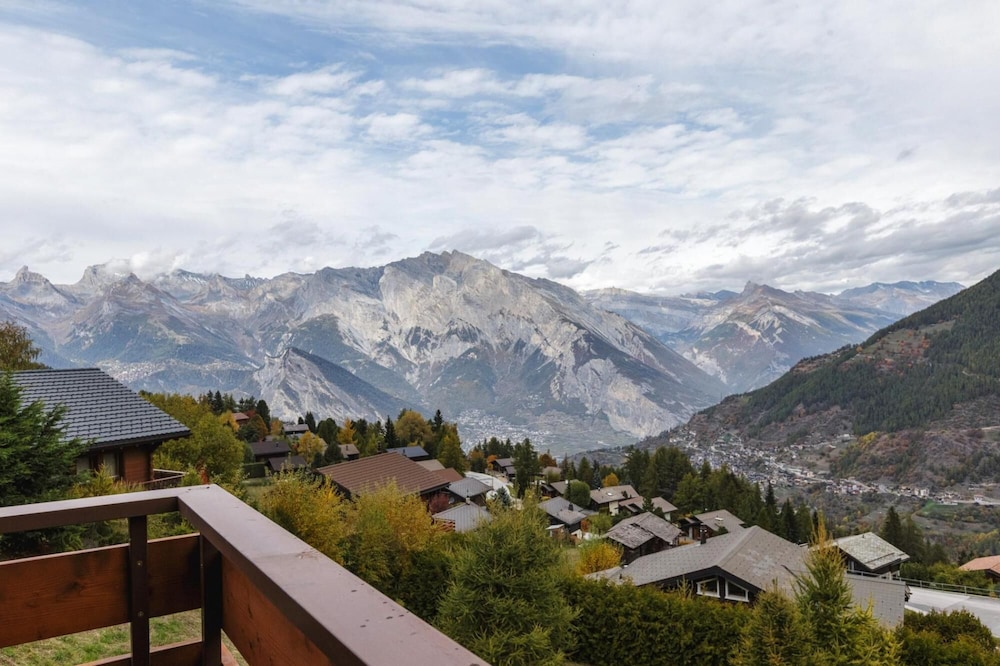 La Taniere - Cozy Chalet With Incredible Views and Parking
