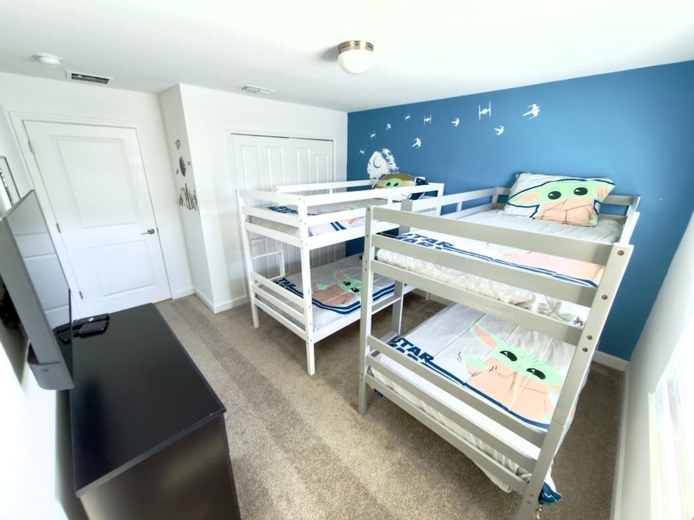 Stunning 4 Bed Townhome With Splash Pool-1160ks 4 Bedroom Townhouse