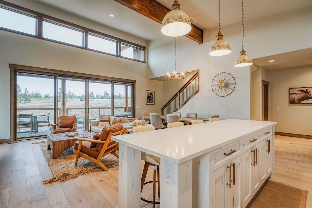 Wilderness Club Escape For 14!