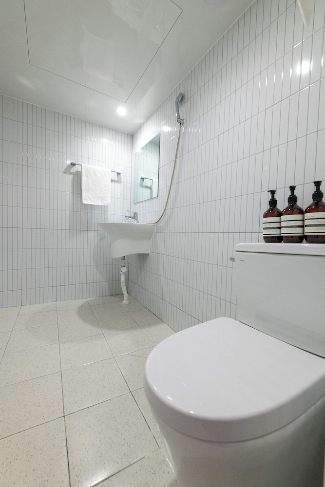 Crashin Yongsan Guesthouse