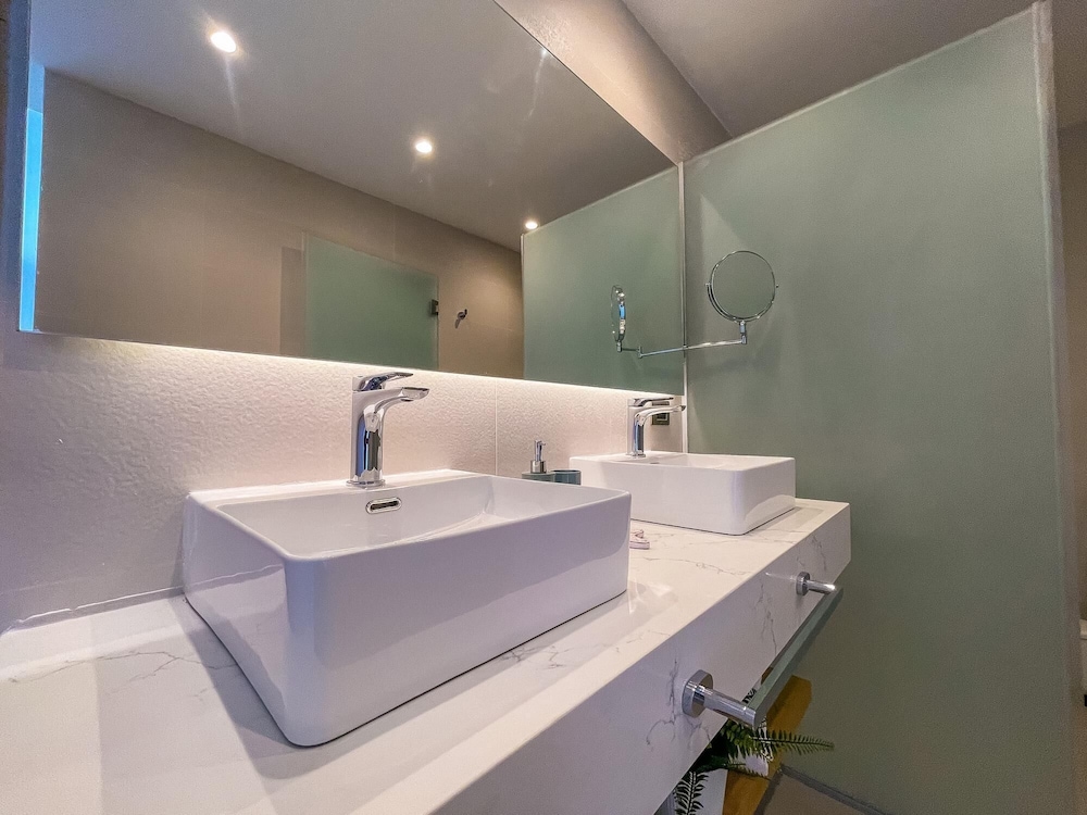 Super Chic and new Penthouse Steps From the Beach view 3