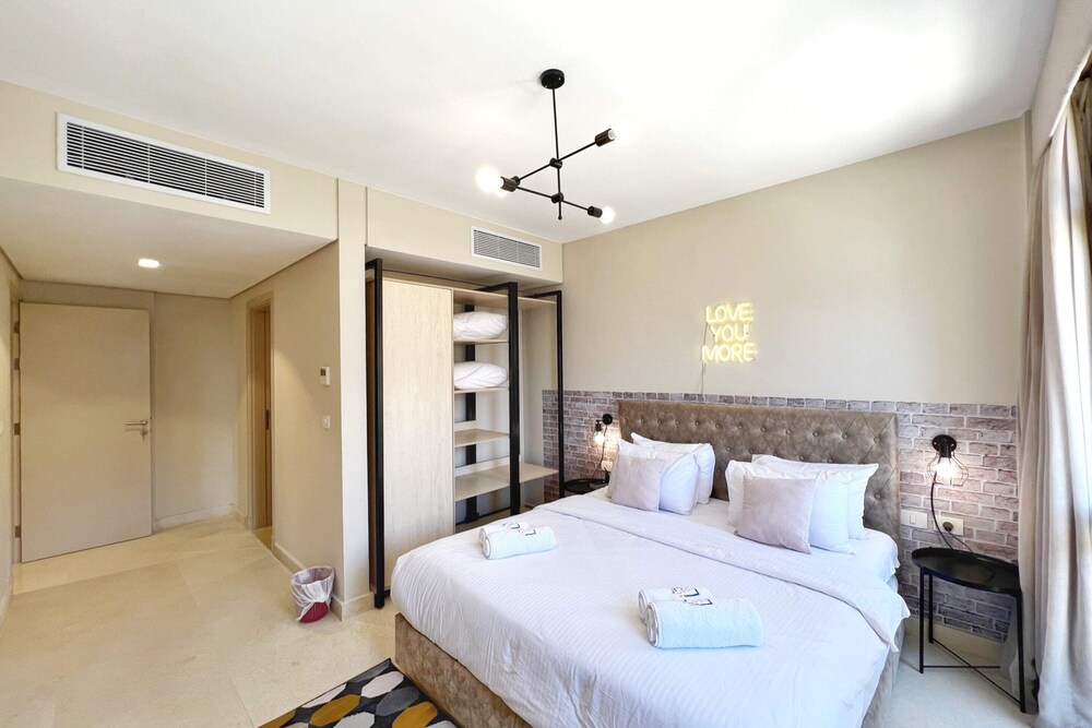 Xuru Stays I Sparky & Summery 2 BDR @ Mangroovy Free Beach & Pool Access