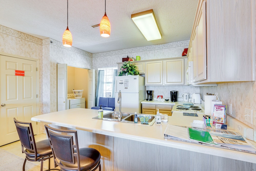 Waterfront Condo w/ Pool on Lake of the Ozarks