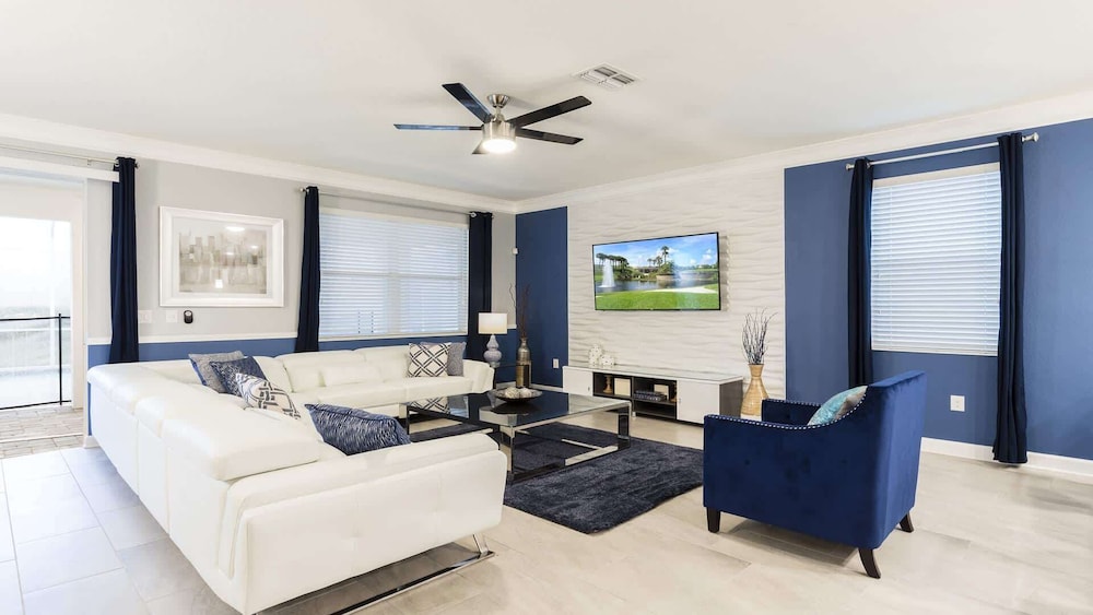 Greenview 8BR Home Private Theater Pool/spa/games