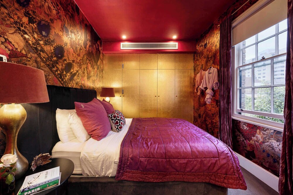 The Empress Direct Access Carlton Gardens