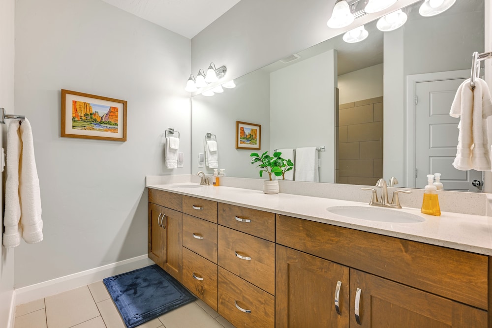 Hike, Bike & Swim: Utah Family Home w/ Mtn Views!