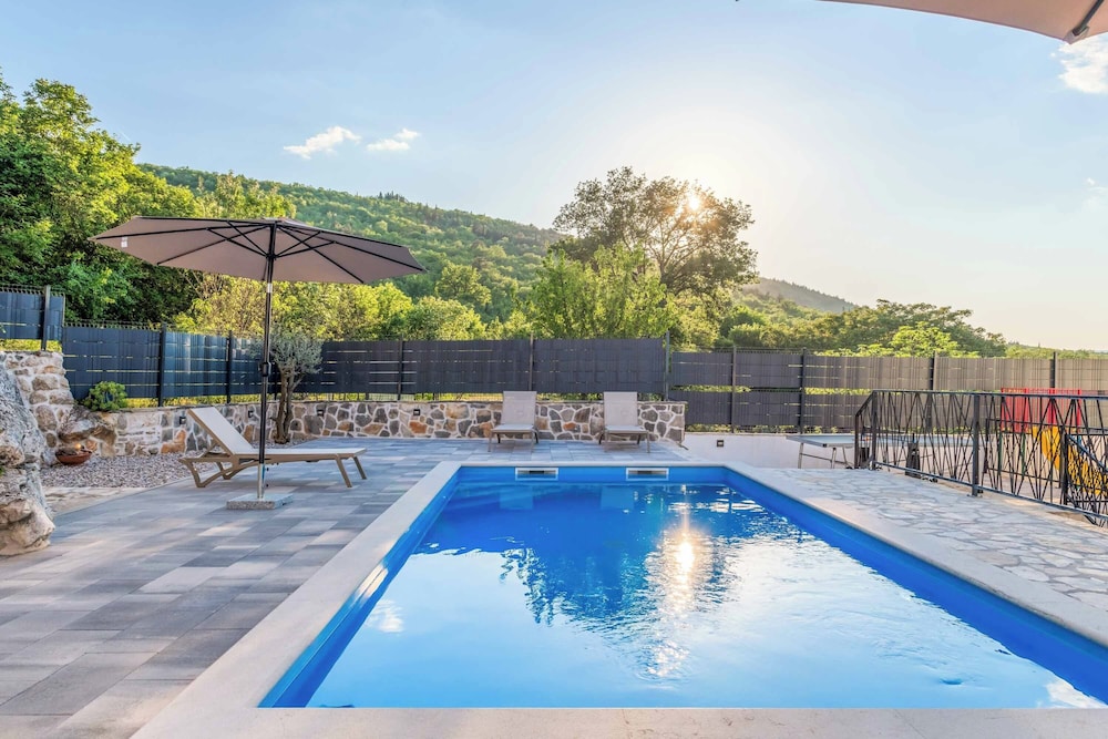 Villa Elegant Stone