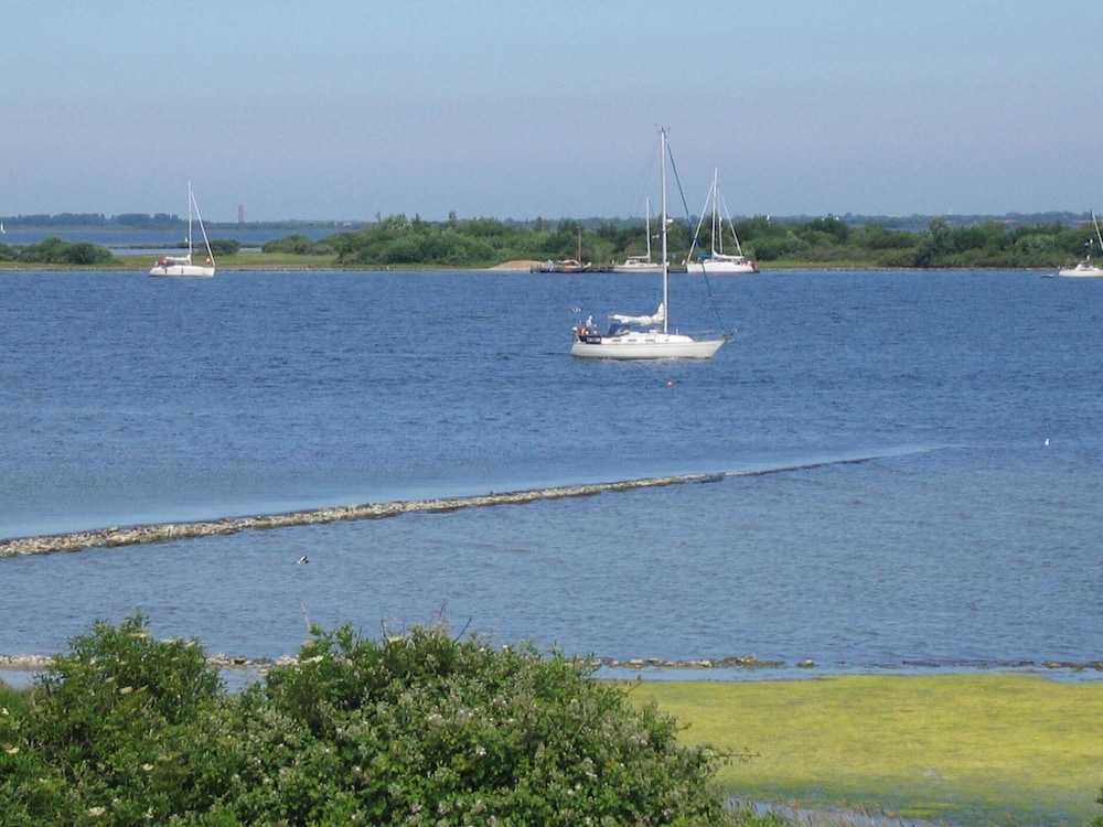 Detached Holiday Home near Grevelingenmeer Lake view 2