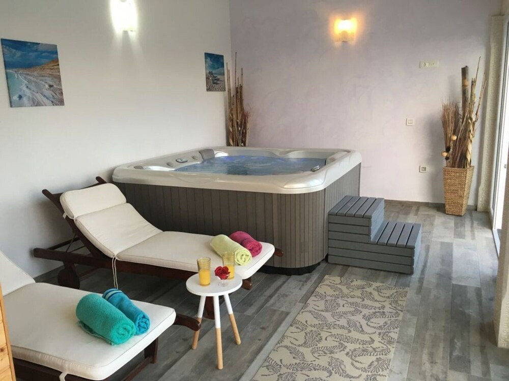 New White Villa, 60 m2, Pool