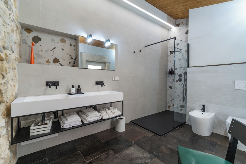 P43 Sicilian Suites