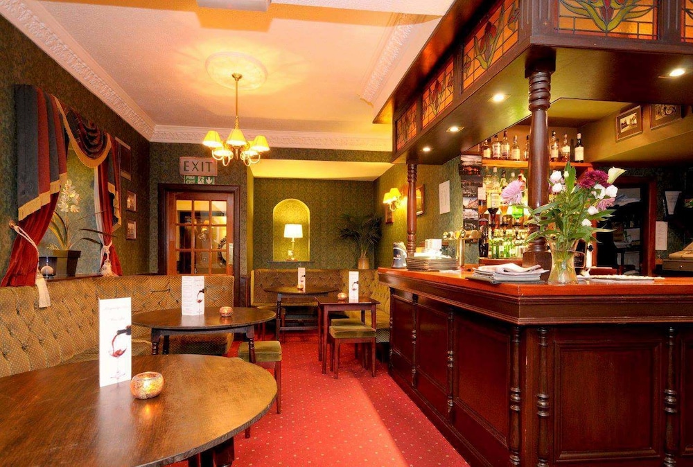 Dunfermline Vacations - Ferrybridge Hotel - Property Image 9