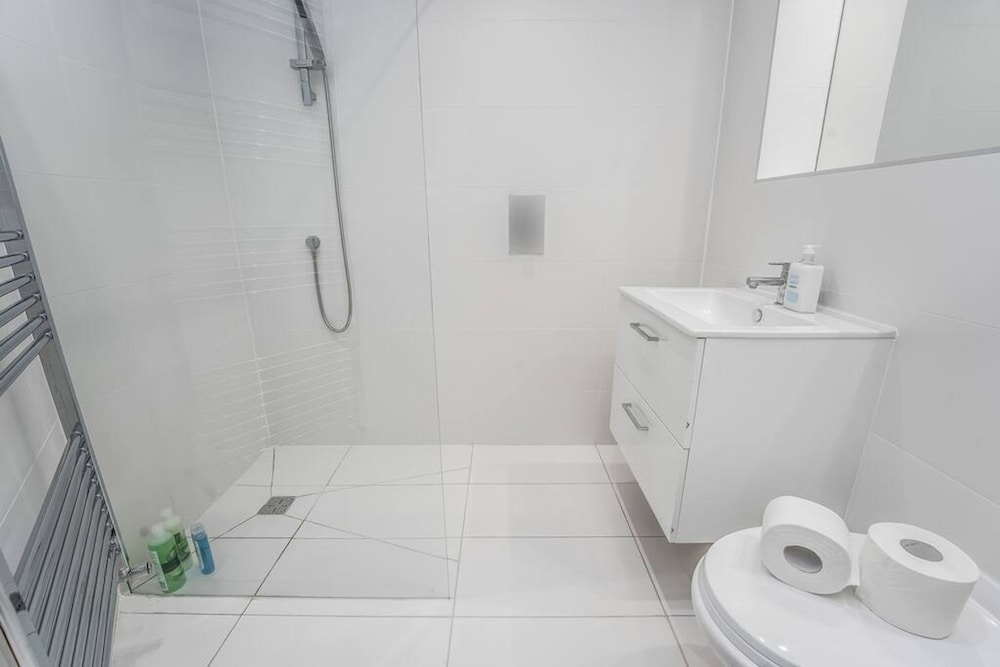 Luxury 2bed 2bath-ground Floor-free Parking