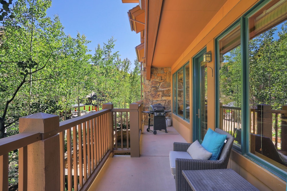 Elegant Updated 3 Bedroom Condo At One Arrowhead Place Condo by RedAwning view 4