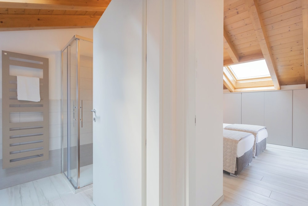 Dream Lake Apartments by Rent all Como