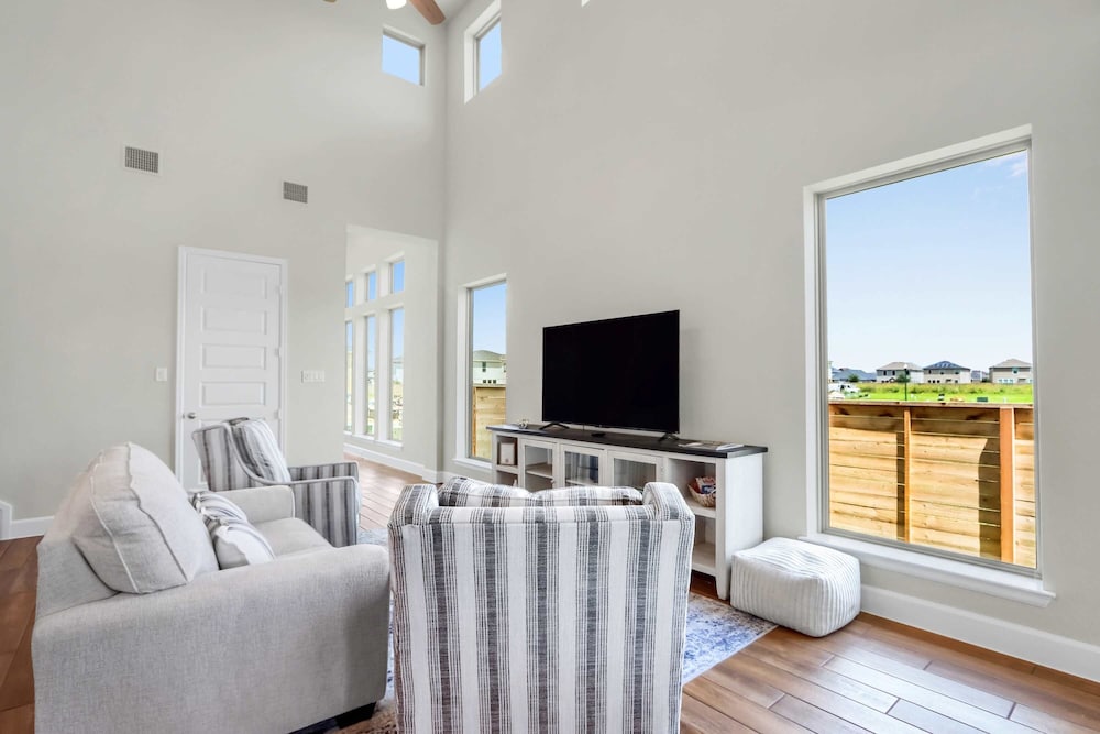 Dakota Cottage - Stay for 10