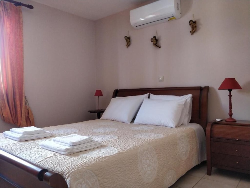 Sior Dionysios Apartments