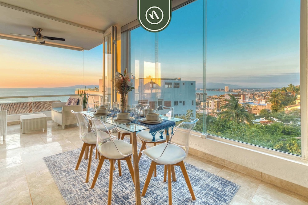 Corner 2 BR Condo - Spectacular Oceanview Sunsets