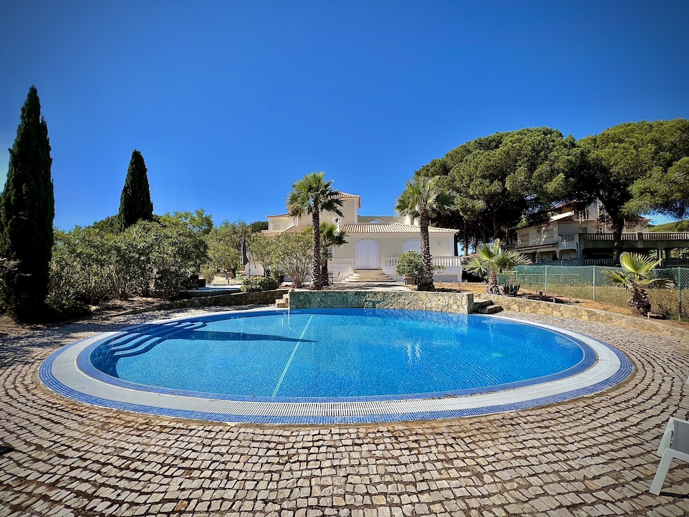 Quarteira Premium Villa by Homing