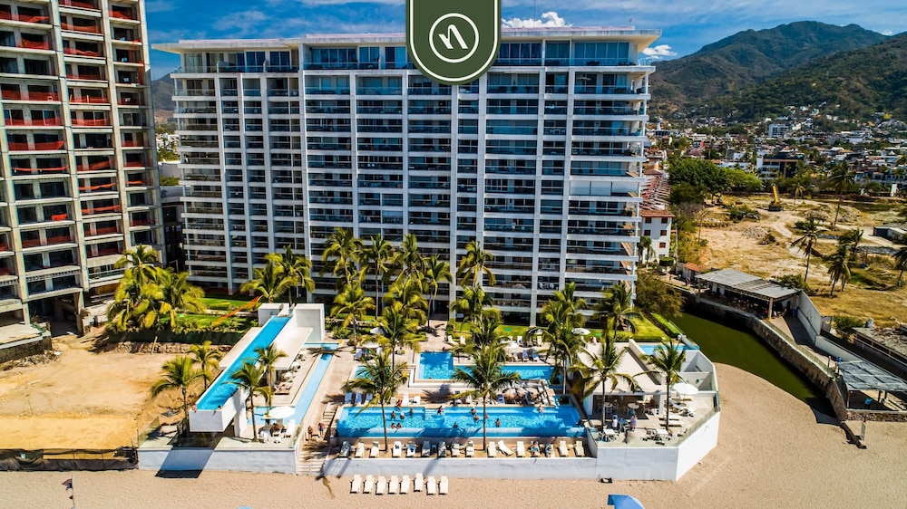 Oceanview Studio - Beach - King Bed - Pool