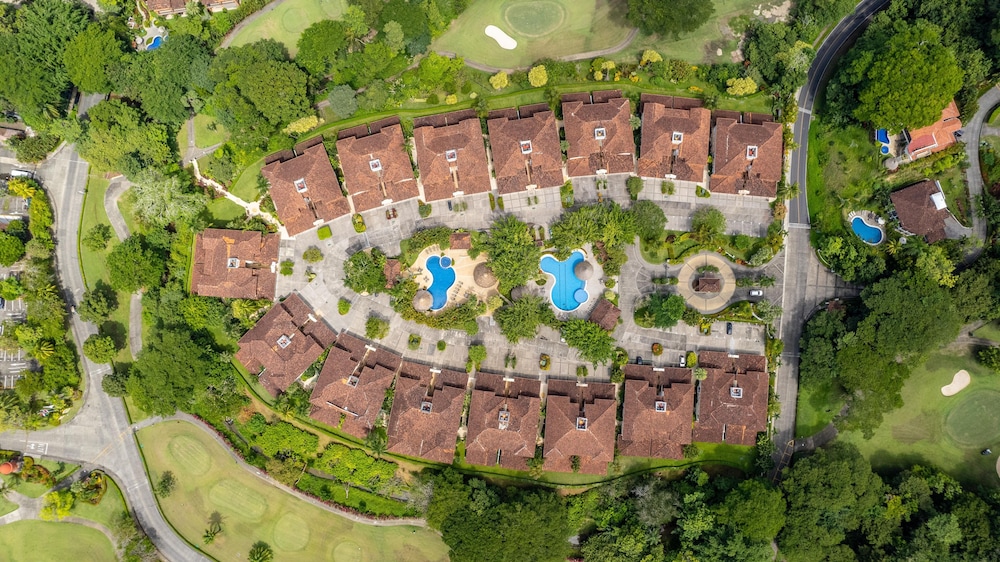 CR Luxury Los Sueños Condos