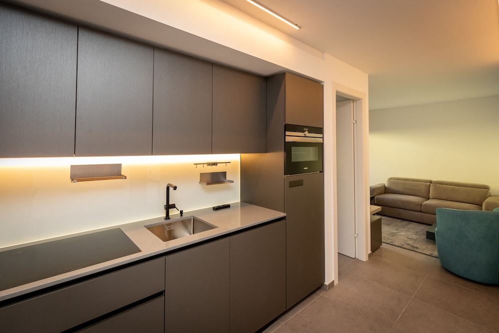 Res.3544 Jr Suite 207