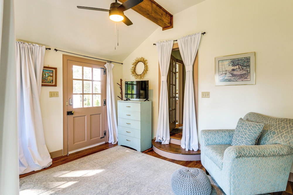 Walkable Location: Historic Home in Charles Town!