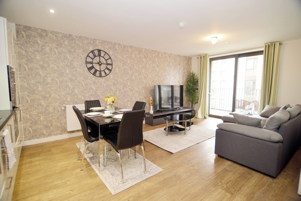 London Chic 2-bed Apartment With Stunning Views