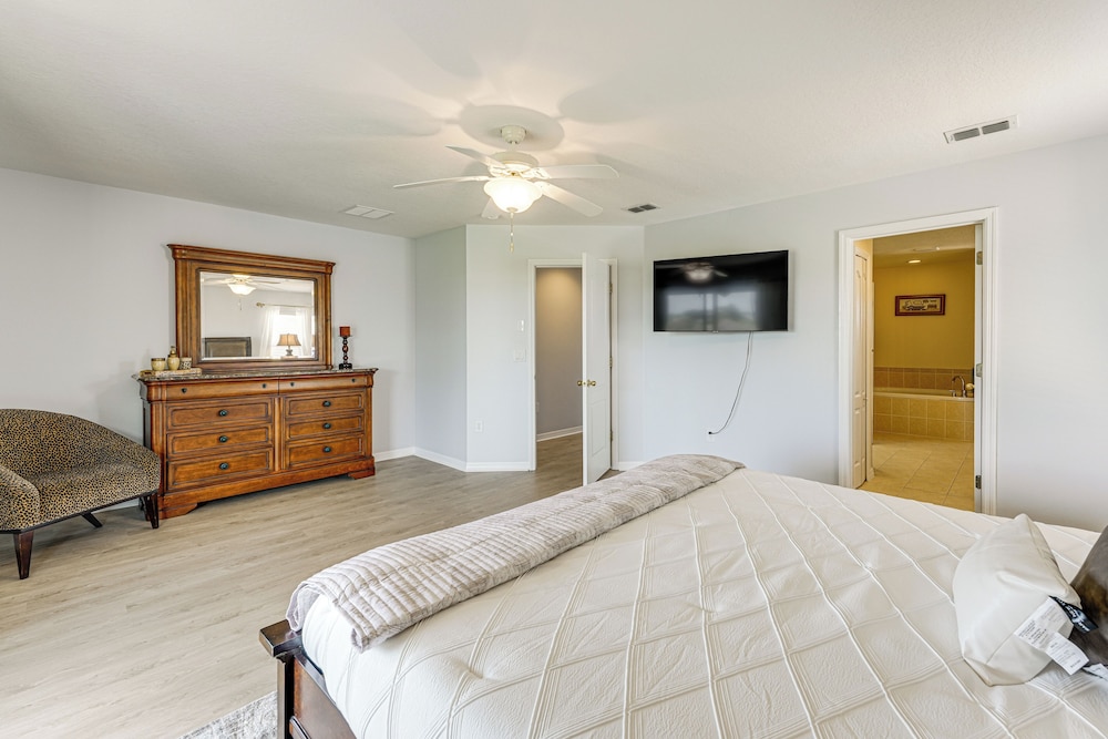 Pool, Games + Family Fun! Davenport Home by Disney