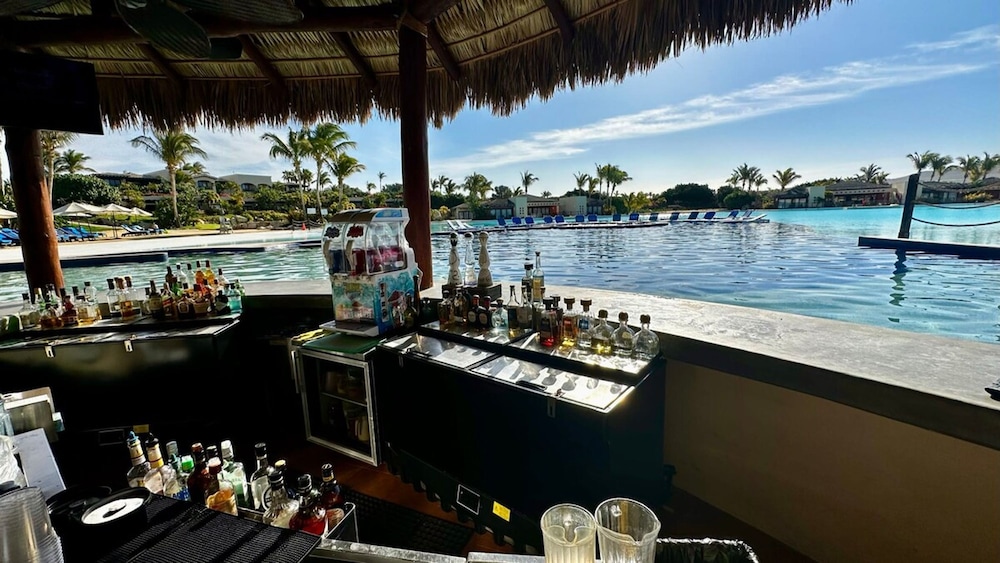 4BD Diamante Spacious Patio and Private Pool