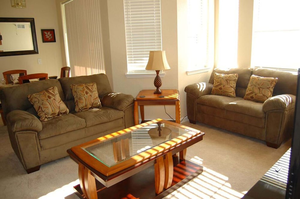 Luxury Poolview Penthouse - Image 5