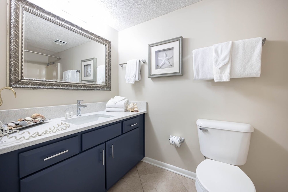 Phoenix Vi 61010 2 Bedroom Condo