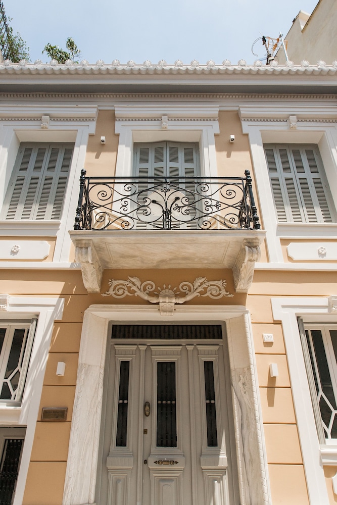 Step One - Luxury Suites right in the heart of Acropolis next to metro station