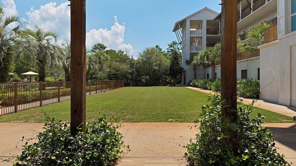 Coastal 3BR Condo With Pool & Shuttle : Snowbird Friendly!