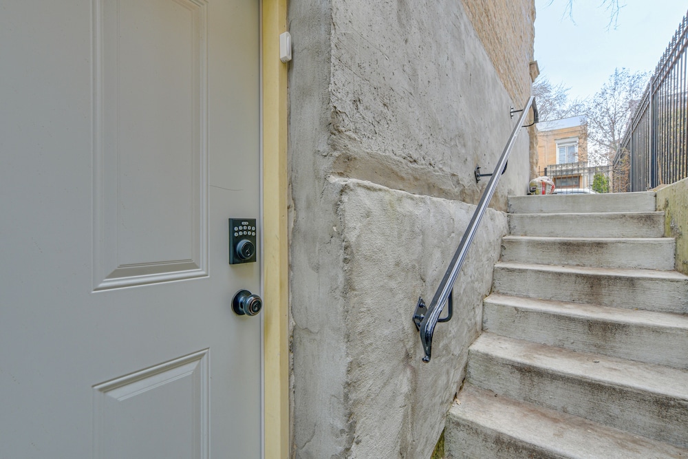 1 Mi to University of Chicago: Urban Escape!