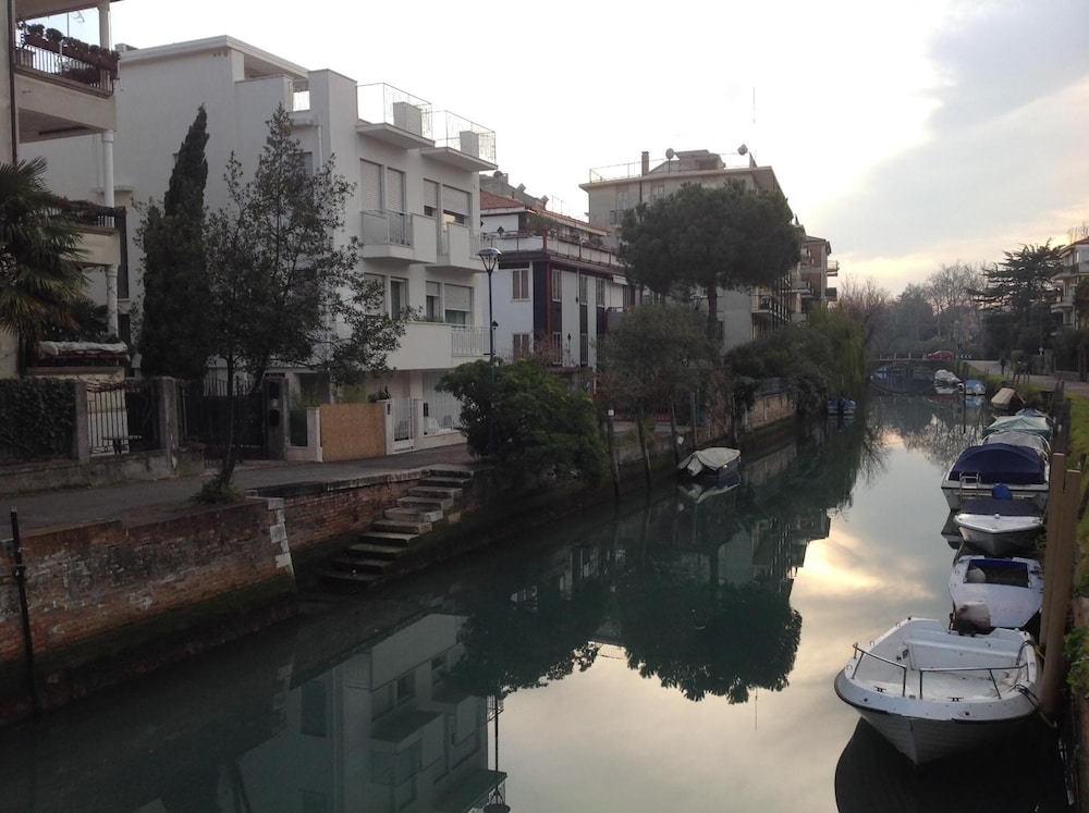 Villa Venice Movie