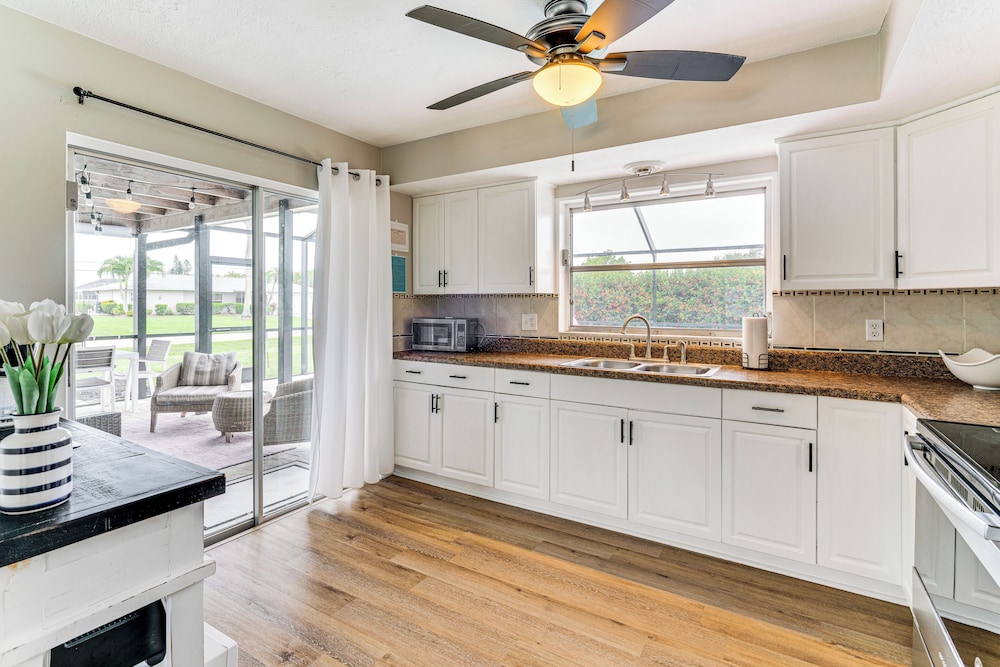 4 Mi to Dtwn Cape Coral: Home w/ Pool & Patio