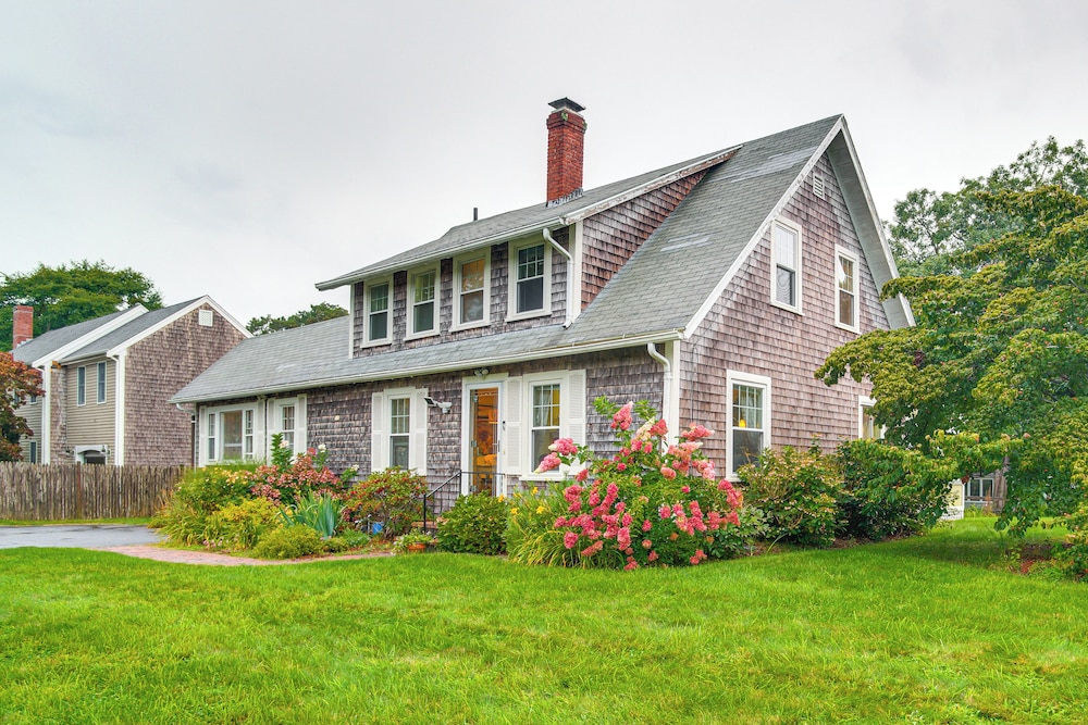 < Half-mi to Shore: Harwich Port Beach House