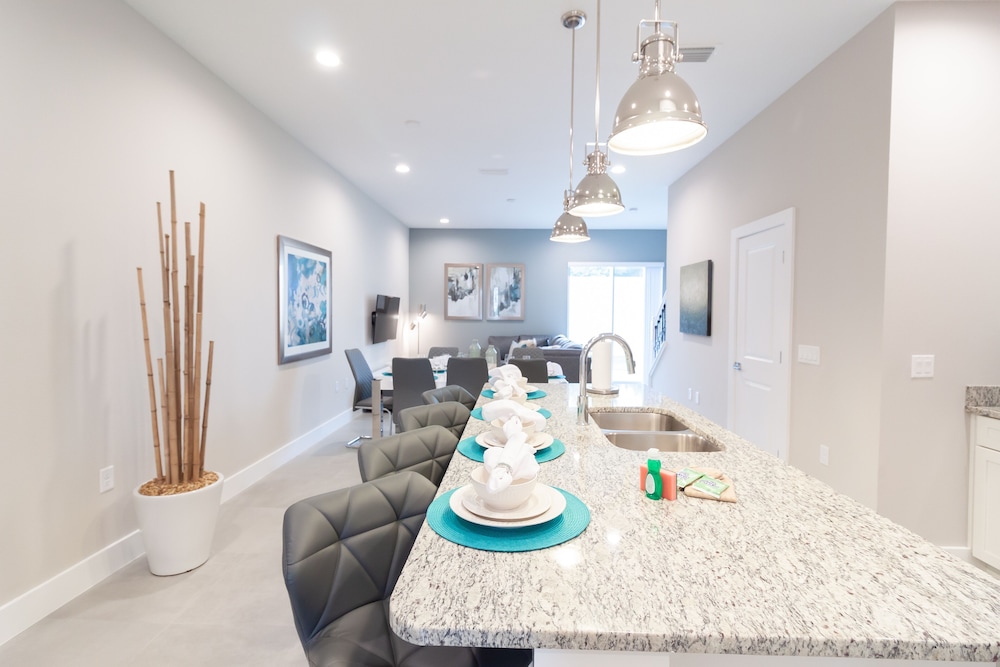 Summerville Vacation Homes by Columbia Management