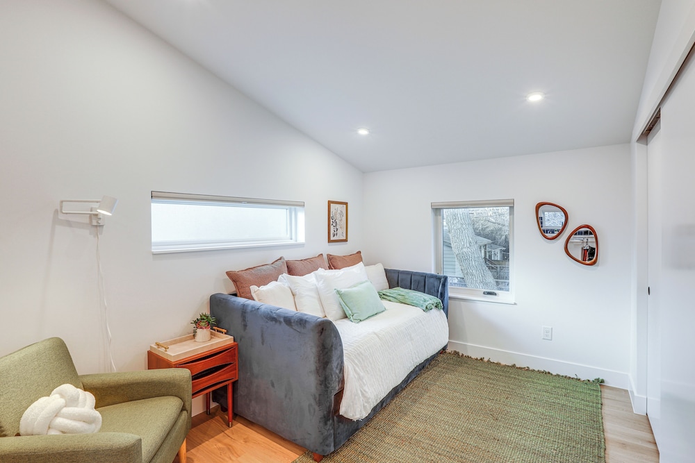 < 1 Block to City Park: New-build Apt in Denver!