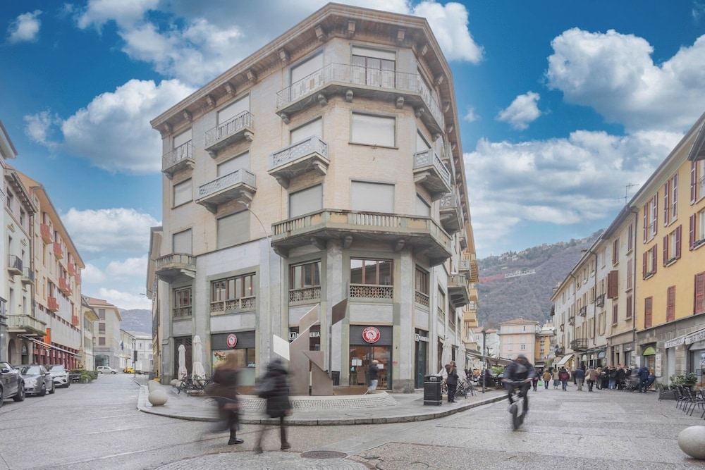 Garibaldi's Balcony by Rent all Como