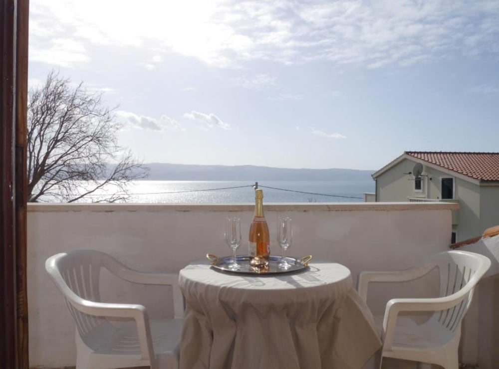 Dugi Rat Seaside Apartments