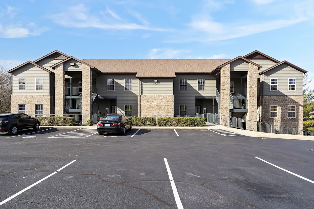 Fore Seasons Golf Condo - 5 Min to Silver Dollar!