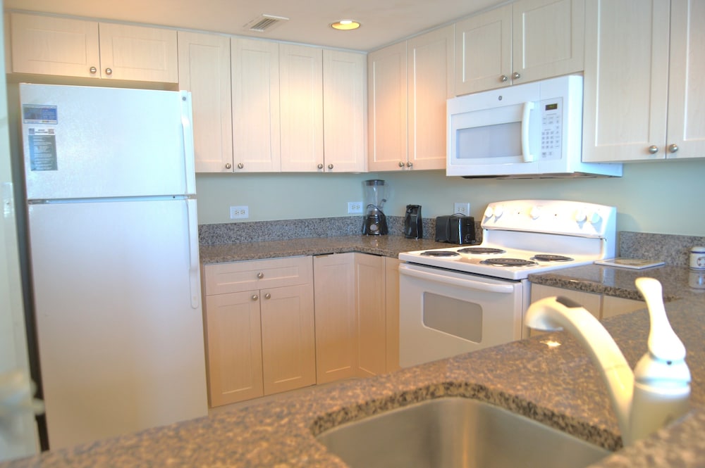 Seaside Resort 1003 3 Bedroom Condo by RedAwning