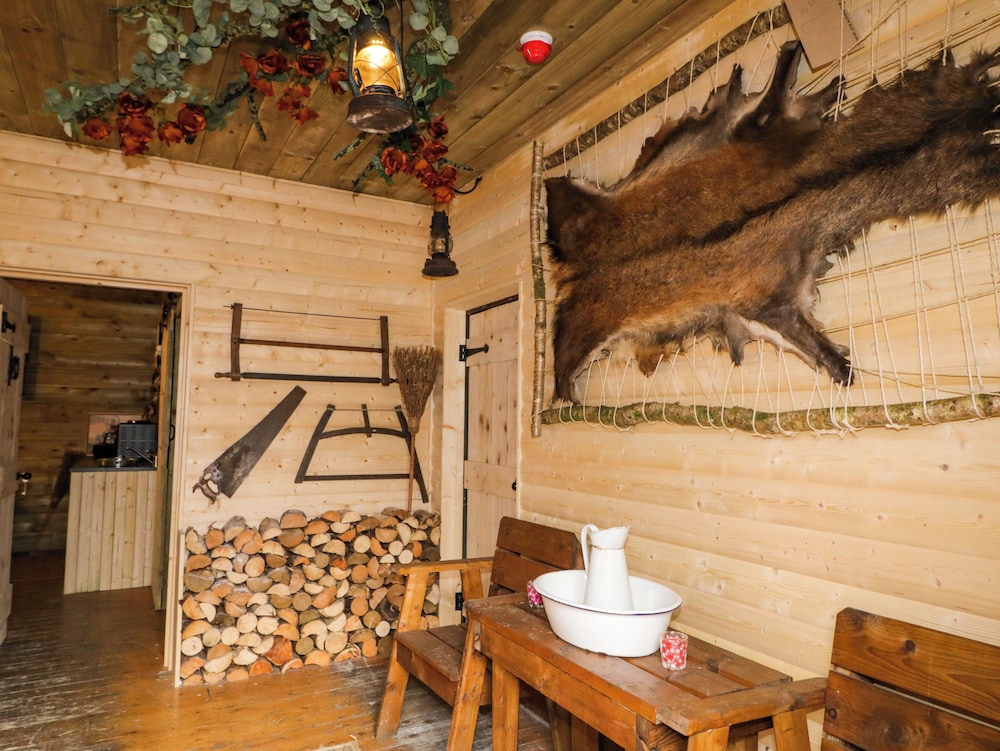 Apache Falls Lodge