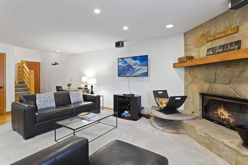 Deer Lake Village at Deer Valley Resort - Two Bedroom Condo with Hot Tub #2426 2 Condo