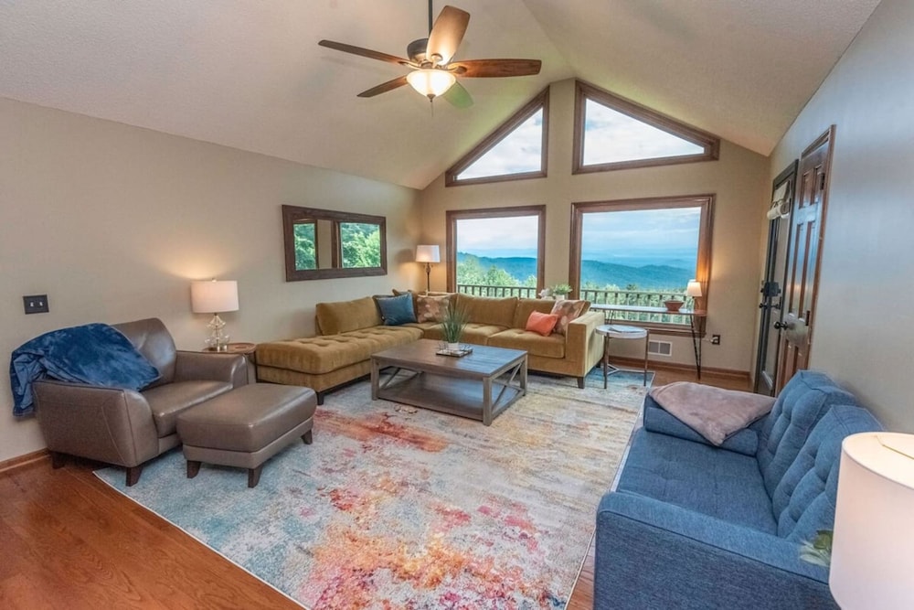 Private Cabin Blue Ridge Views Fireplace
