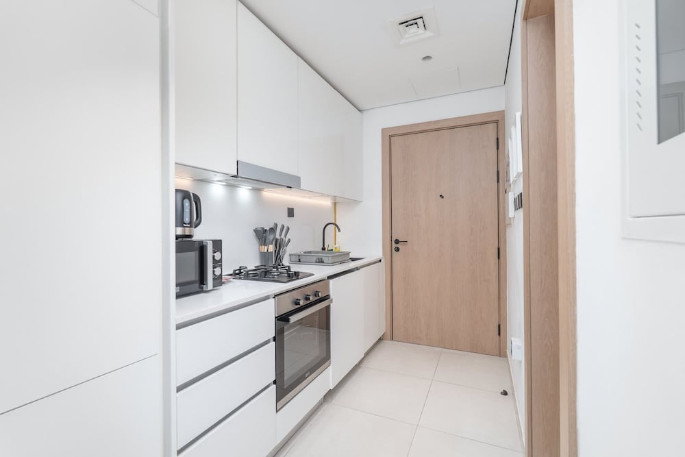 Spacious and Stunning Studio in The Heart of JVC