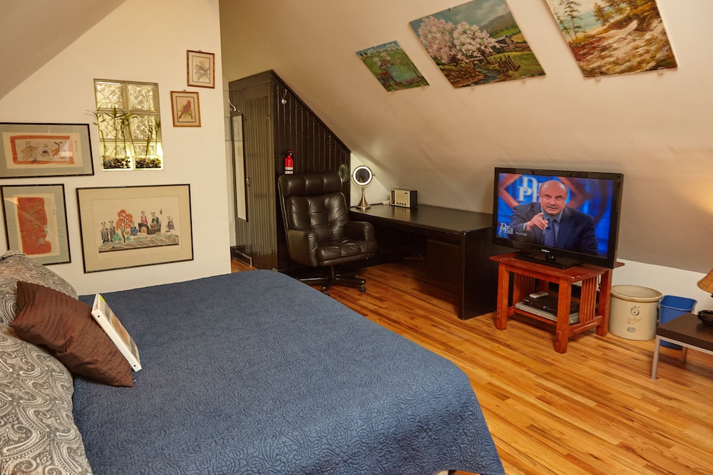 Ray's Bucktown Bed and Breakfast 3
