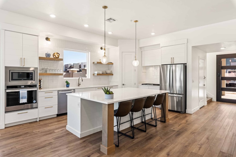 Coral Canyon Entourage by RedAwning view 4